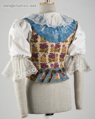 Wierzcheń ślubny do&nbsp;stroju rozbarskiego, Siemianowice Śląskie, początek XX&nbsp;w. Ze&nbsp;zbiorów Muzeum Górnośląskiego w&nbsp;Bytomiu.