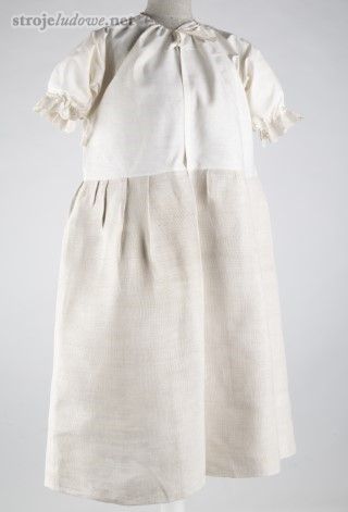 Koszula z&nbsp;<em>odziymkiem</em>, lata 50. XX&nbsp;w., Piekary Śląskie. Ze&nbsp;zbiorów Muzeum Górnośląskiego w&nbsp;Bytomiu.