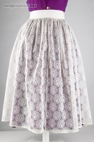 Fartuch gardinowy, Piekary Śląskie, lata 20. XX&nbsp;w. Ze&nbsp;zbiorów Muzeum Górnośląskiego w&nbsp;Bytomiu.