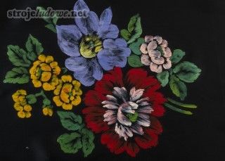 Fragment malowanego ręcznie fartucha do&nbsp;stroju rozbarskiego. Ze&nbsp;zbiorów Muzeum Górnośląskiego w&nbsp;Bytomiu.