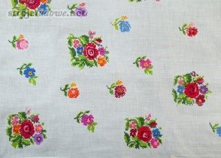 Fragment haftowanego ręcznie fartucha do stroju rozbarskiego. Ze zbiorów Muzeum Górnośląskiego w Bytomiu.