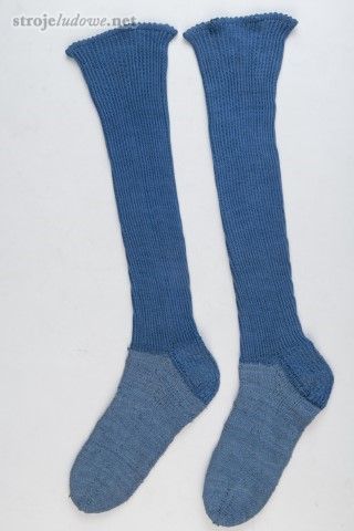 Pończochy bawełniane wykonane na&nbsp;szydełku, Jeżowa, powiat lubliniecki, 1910&nbsp;r. Ze&nbsp;zbiorów Muzeum Górnośląskiego w&nbsp;Bytomiu.