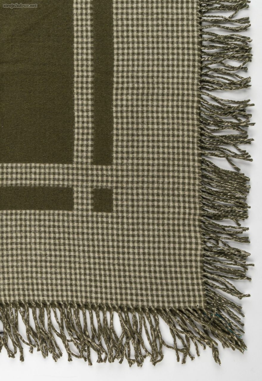 Szaltuch z&nbsp;kantą zimowy, dwustronny do&nbsp;stroju rozbarskiego, Piekary Śląskie, lata 20. XX&nbsp;w. Ze&nbsp;zbiorów Muzeum Górnośląskiego w&nbsp;Bytomiu.