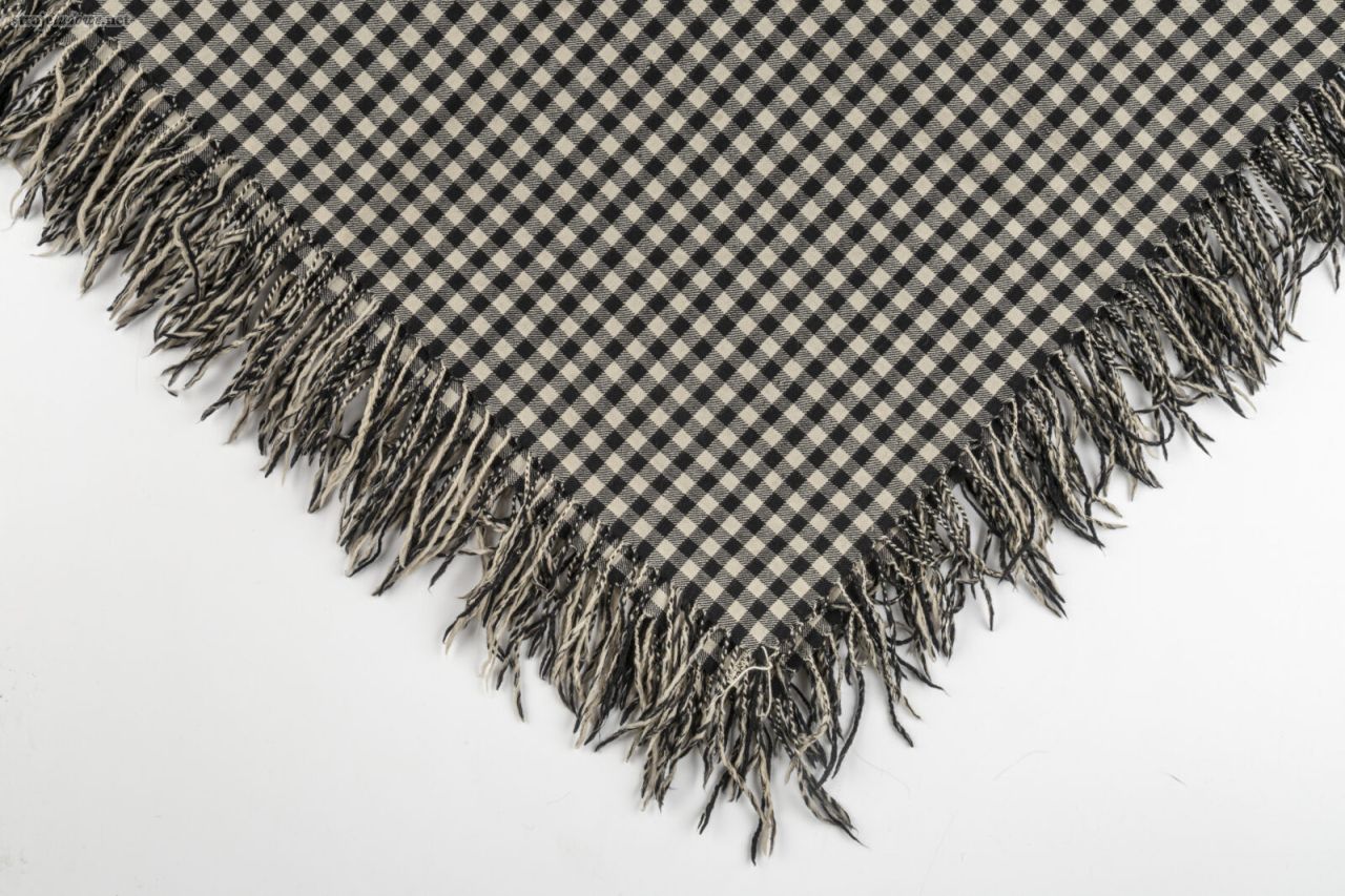 Szaltuszek kostkowy na&nbsp;czas żałoby, Dąbrówka Wielka (Piekary Śląskie), lata międzywojenne. Ze&nbsp;zbiorów Muzeum Górnośląskiego w&nbsp;Bytomiu.