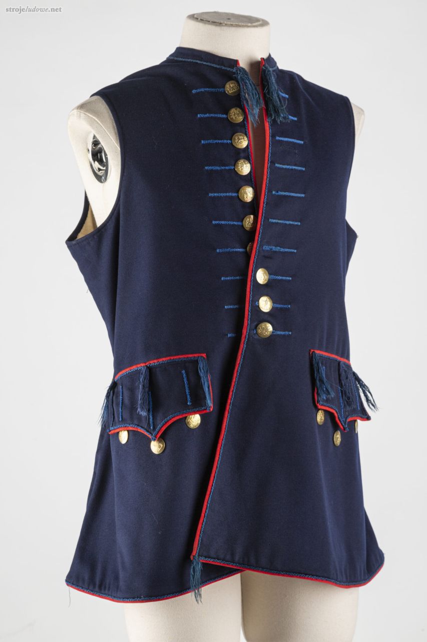 <em>Bruclik</em>, guziki metalowe, wytłaczane, haft ręczny, Dąbrówka Wielka (Piekary Śląskie), około 1920 r. Ze zbiorów Muzeum Górnośląskiego w Bytomiu.
