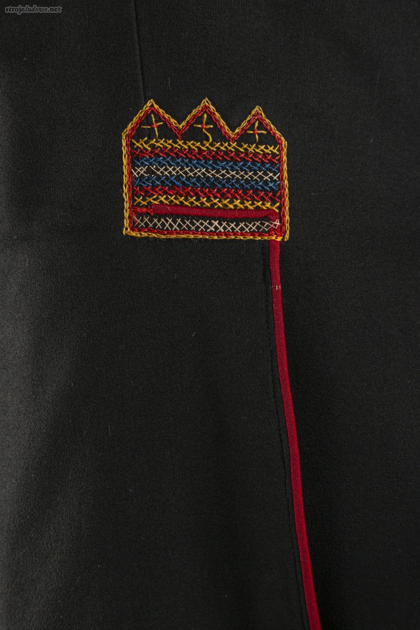 Znak przy <em>brucliku</em>, haft ręczny, Górny Śląsk, lata 20. XX w. Ze zbiorów Muzeum Górnośląskiego w Bytomiu.