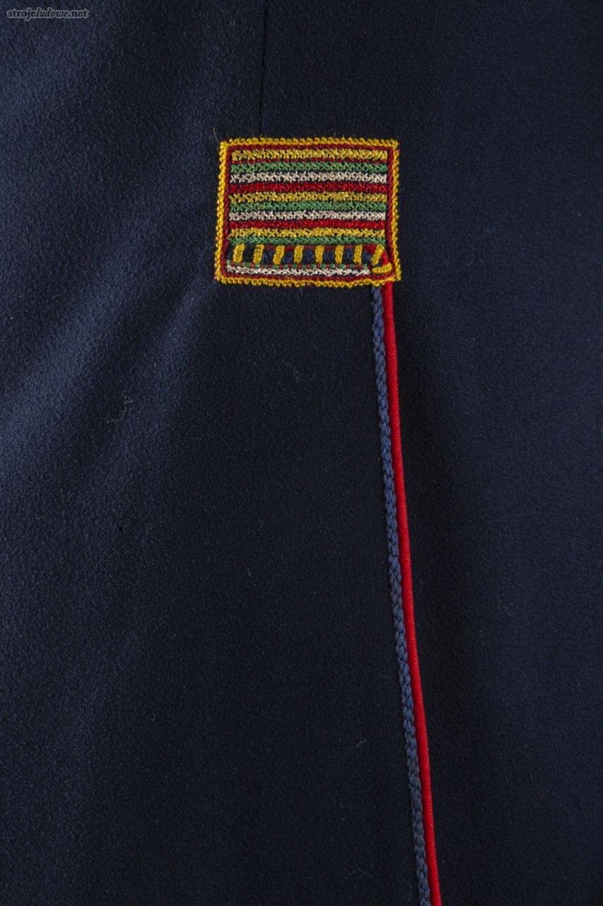 Znak przy <em>brucliku</em>, haft ręczny, Górny Śląsk, lata 20. XX w. Ze zbiorów Muzeum Górnośląskiego w Bytomiu.