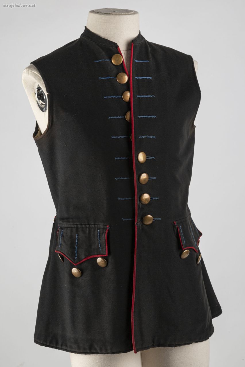 <em>Bruclik</em>, guziki mosiężne, haft ręczny, Orzech, powiat tarnogórski, około 1920 r. Ze zbiorów Muzeum Górnośląskiego w Bytomiu.
