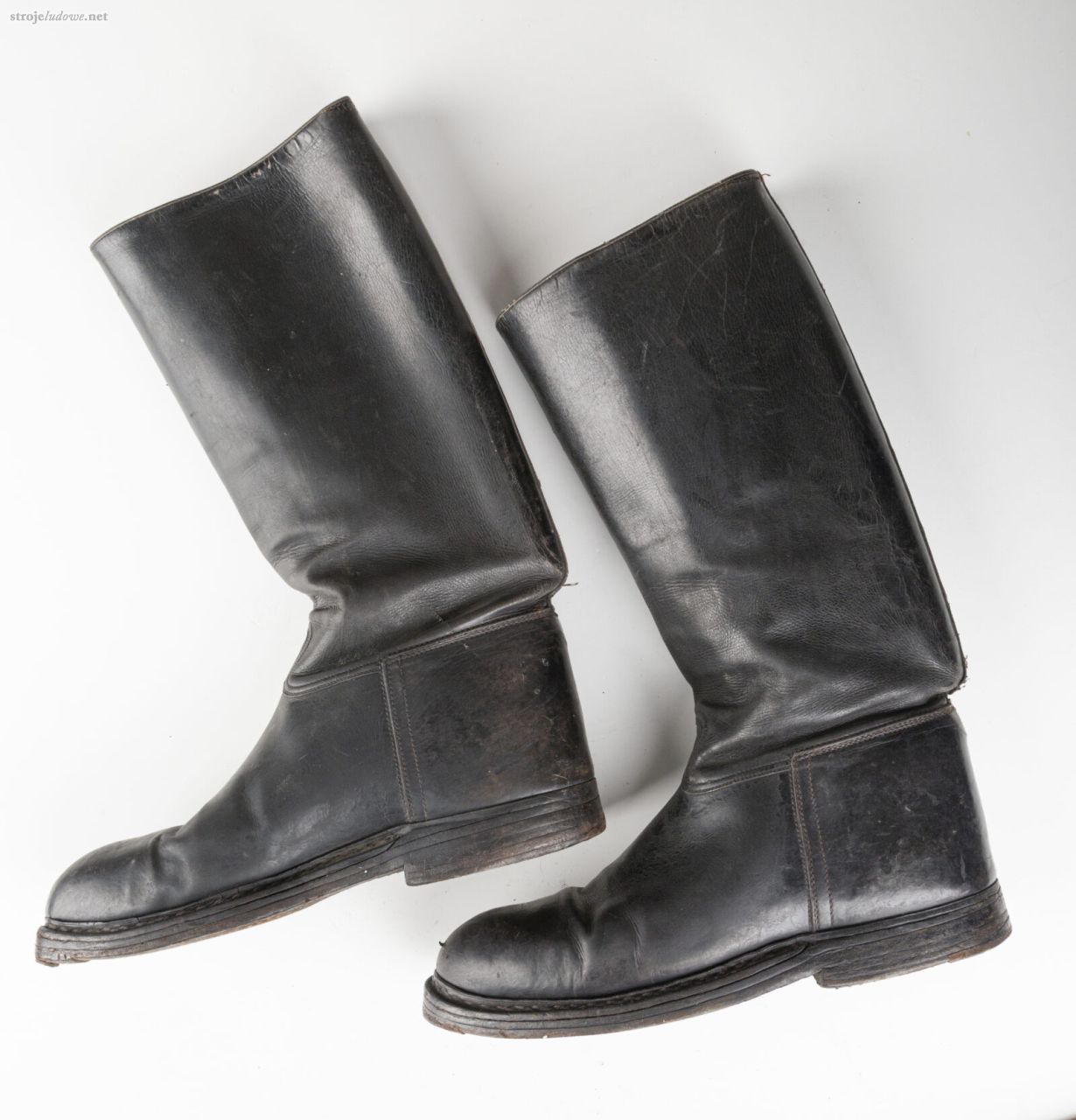 Buty typu oficerki do stroju rozbarskiego, Górny Śląsk, lata 30. XX w. Ze zbiorów Muzeum Górnośląskiego w Bytomiu.
