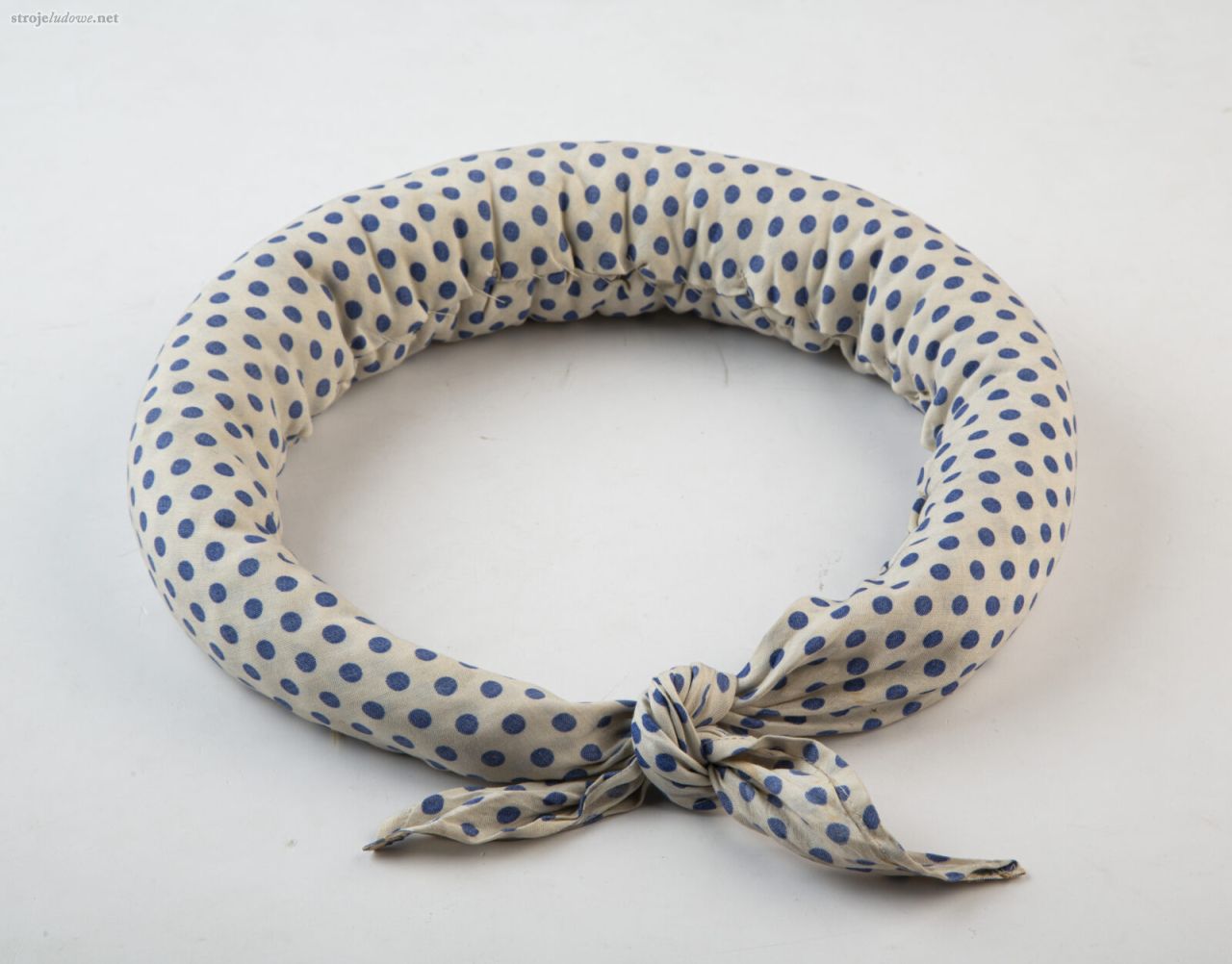 <em>Kiełbasa</em>do stroju rozbarskiego, Piekary Śląskie, 1945&nbsp;r. Ze&nbsp;zbiorów Muzeum Górnośląskiego w&nbsp;Bytomiu.