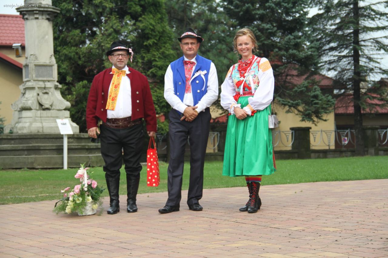 Wilamowianie we współczesnych strojach na weselu. Wrzesień 2016 r., fot. Gabriel Król

