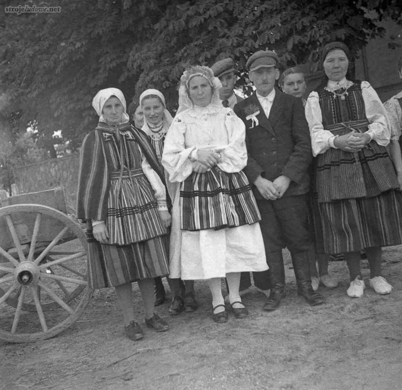 Strój ślubny, 1955 r., Archiwum Etnograficzne Muzeum Archeologicznego i Etnograficznego w Łodzi, fot. K.Wecel