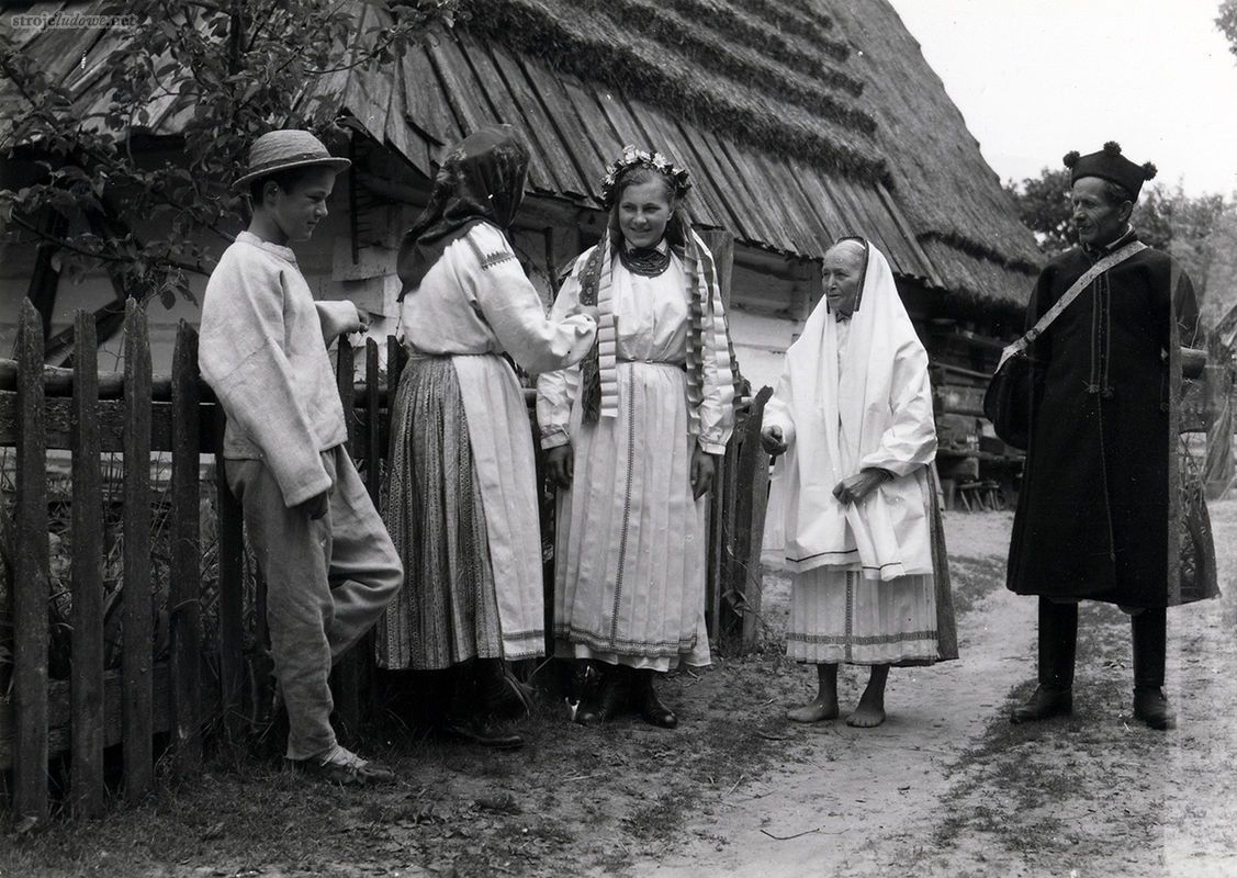 Stroje biłgorajskie, fot. B. Czarnecki, 1956 r., Archiwum Naukowe Państwowego Muzeum Etnograficznego w Warszawie
|