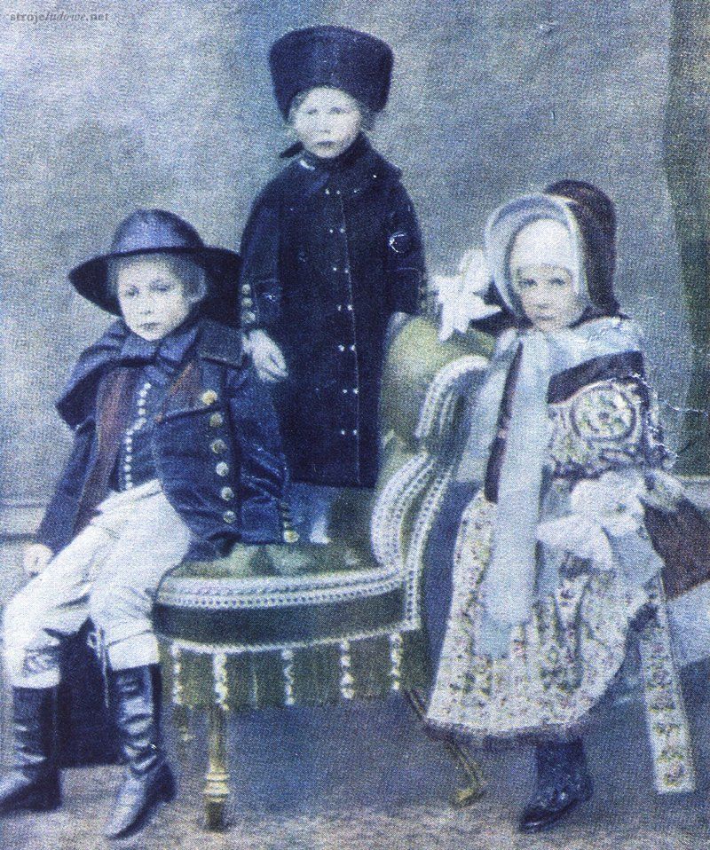 KsiążęWilhelm (potem cesarz Wilhelm II), książę Henryk, księżniczka Charlotta (potem księżna Sachsen - Meiningen) w strojach pyrzyckich, <em>Weizackerbrief</em> „Kwartalnik stowarzyszenia byłych mieszkańców powiatu Pyrzyckiego”, nr 133, s. 14