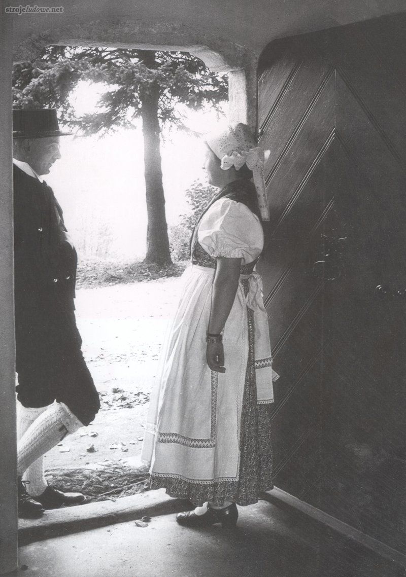 W ojczystym domu, Szklarska Poręba, 1936 r., ze zbiorów Muzeum Etnograficznego Odział Muzeum Narodowego we Wrocławiu