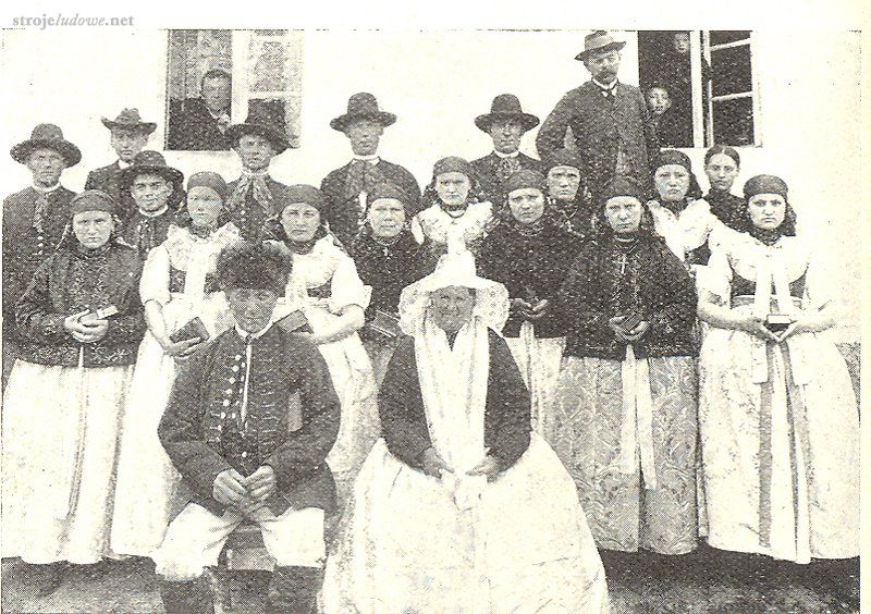 W strojach odświętnych, grupa Górnoślązaków, Ziemia 1927 r., s.212