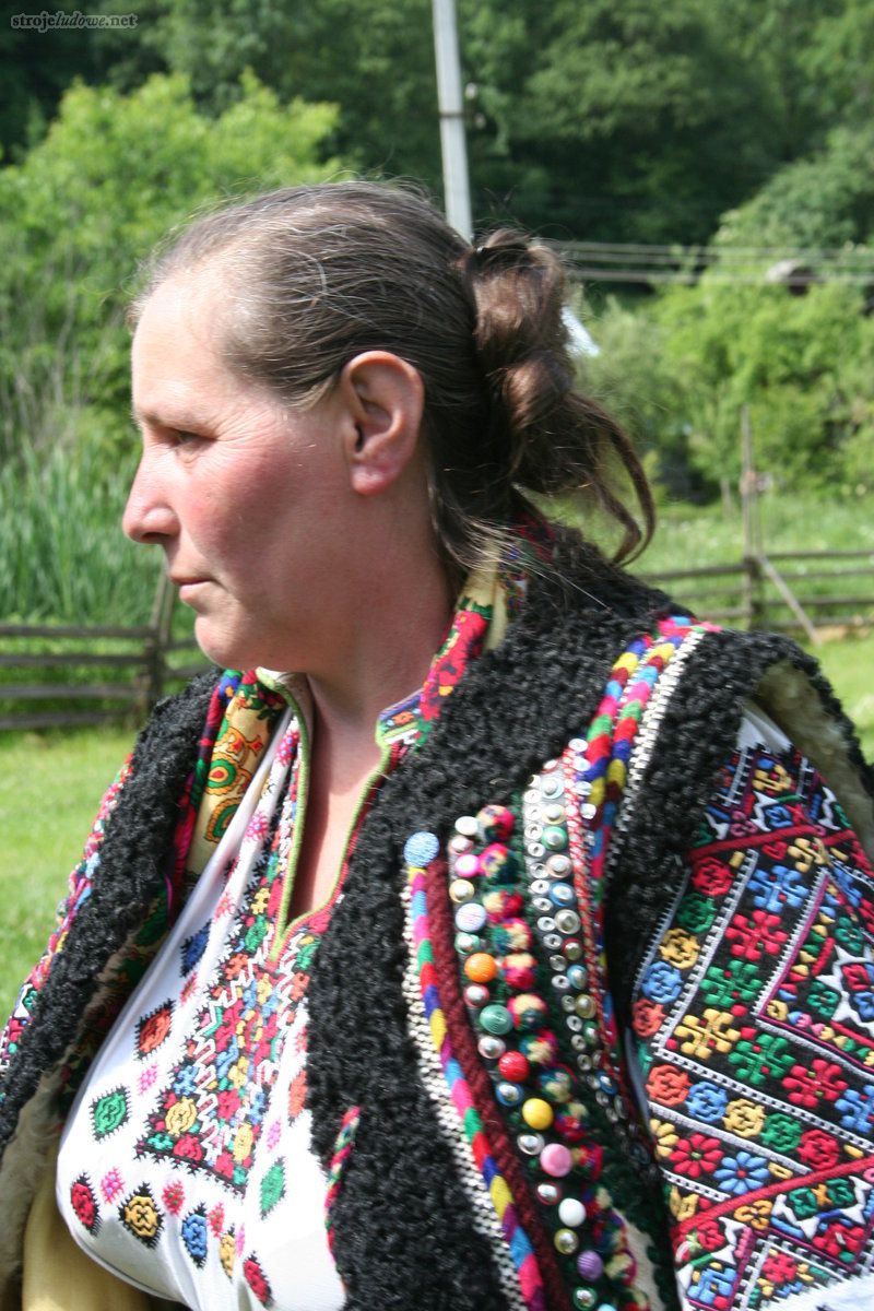 Mieszkanka Huculszczyzny w stroju tradycyjnym, 2011 r., Huculszczyzna, fot. A. Woźniak