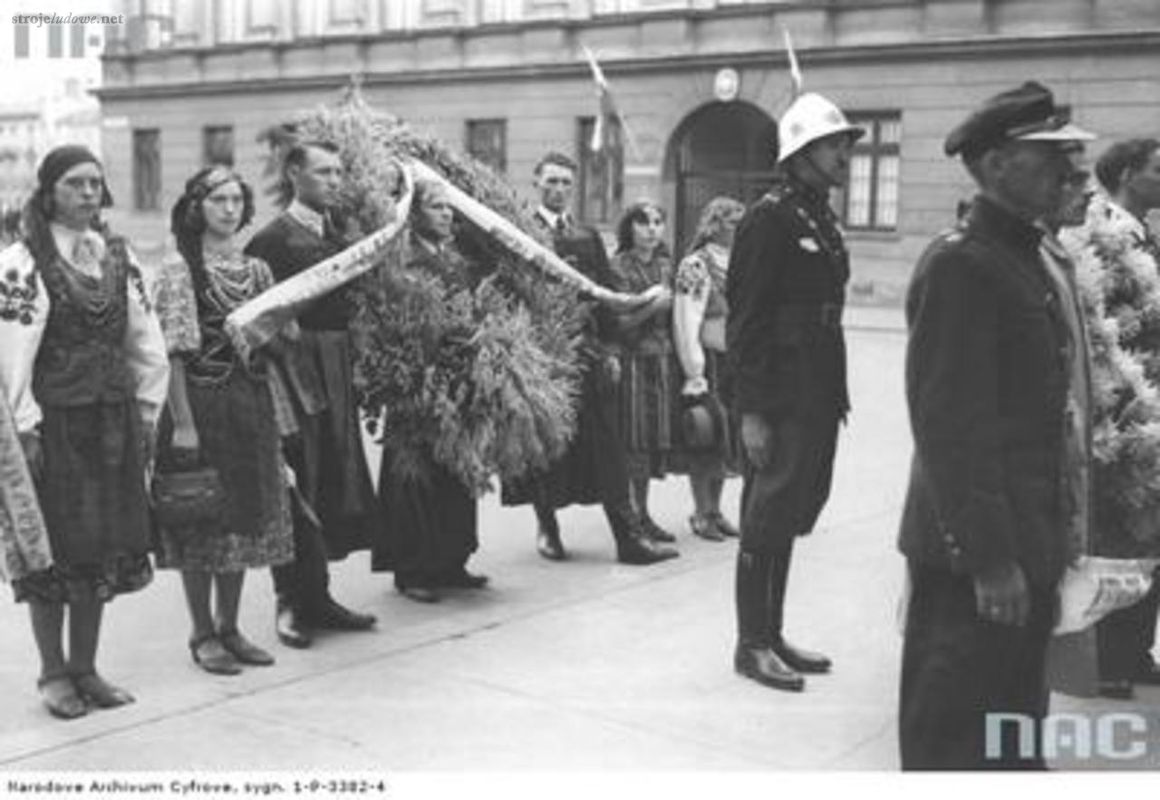 Składanie wieńca na Grobie Nieznanego Żołnierza przez delegację ludności Wilanowa, 1938 r., Narodowe Archiwum Cyfrowe