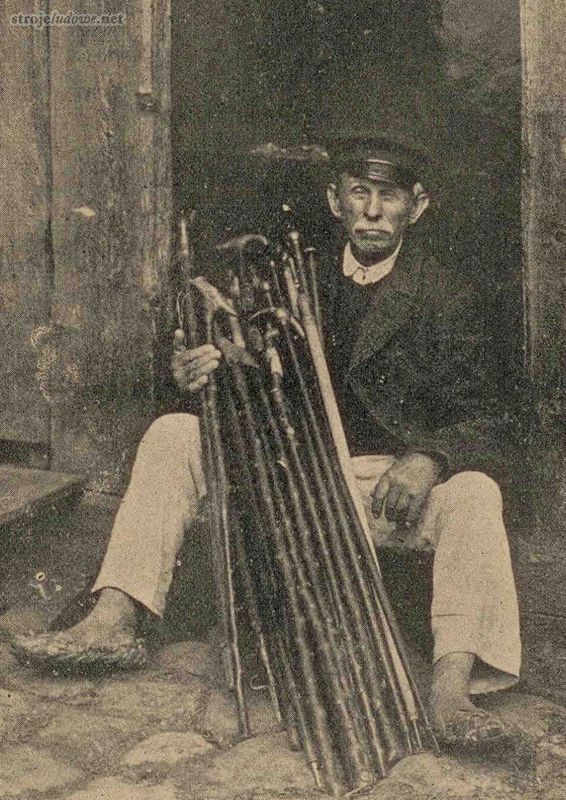 Stary Pabich z Kadzidła ze swemi kijami, A. Chętnik Z kurpiowskich borów. Szkice, opowiadania, obrazy i gadki., Lwów 1930