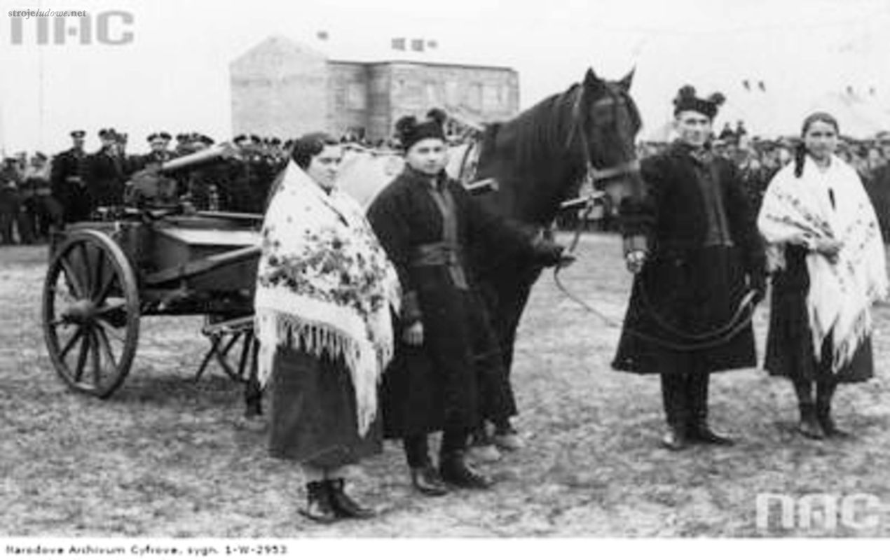 Przekazanie sprzętu wojskowego dla armii ufundowanego przez mieszkańców Biłgoraja, zakład fotograficzny J. Brodowskiego, 1938 r., Narodowe Archiwum Cyfrowe