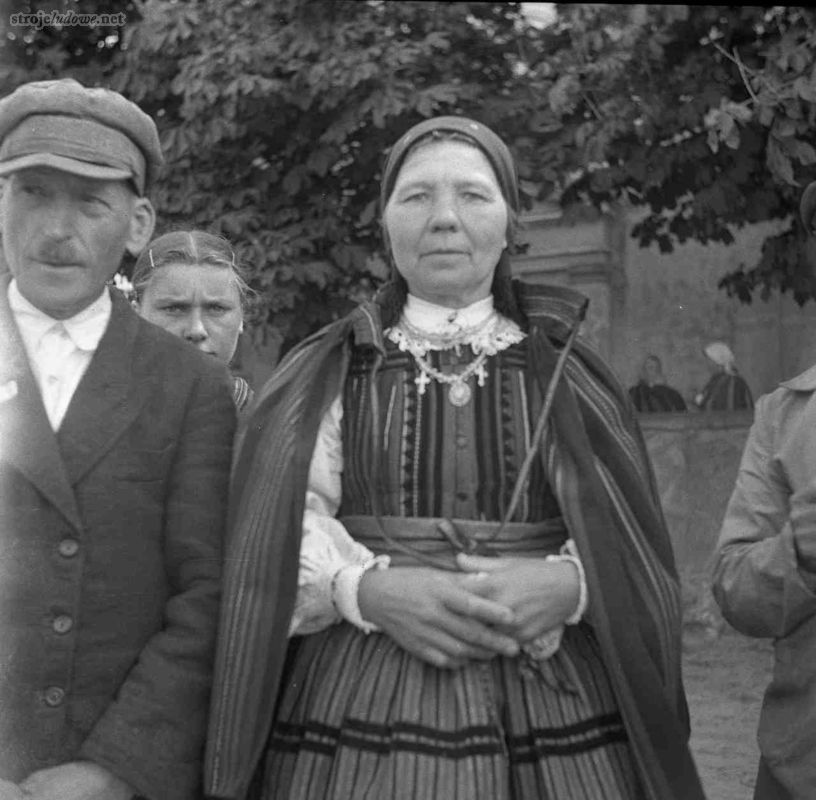 Stroje opoczyńskie, 1955 r., Archiwum Etnograficzne Muzeum Archeologicznego i Etnograficznego w Łodzi, fot. K.Wecel