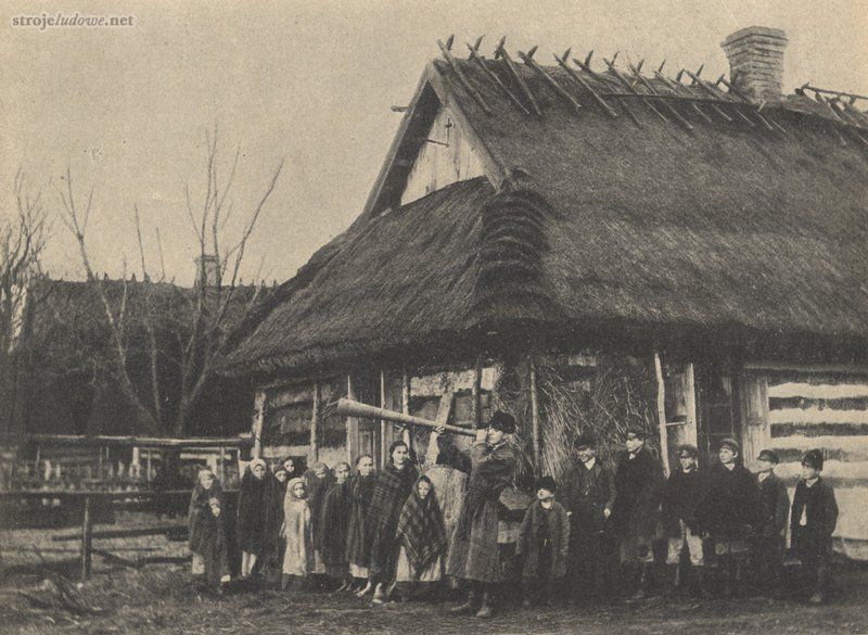 Trąbienie w czasie Adwentu, wieś Jarząbek, pow. miński – Mazowsze

„Gdzie rozlega się głos trąby tam urodzaj dobry…”, fot. H. Wieńcza

str. 789 Ziemia, 1913 – 1914