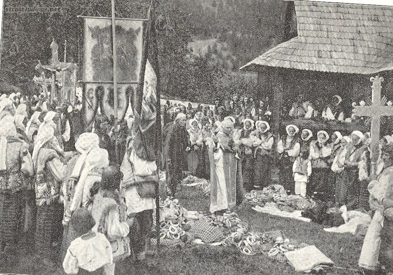 Huculi w strojach, święcenie owoców, Materiały ukraińsko – rosyjskiej etnologii, 1904 r., t. VII, s.34, s.265