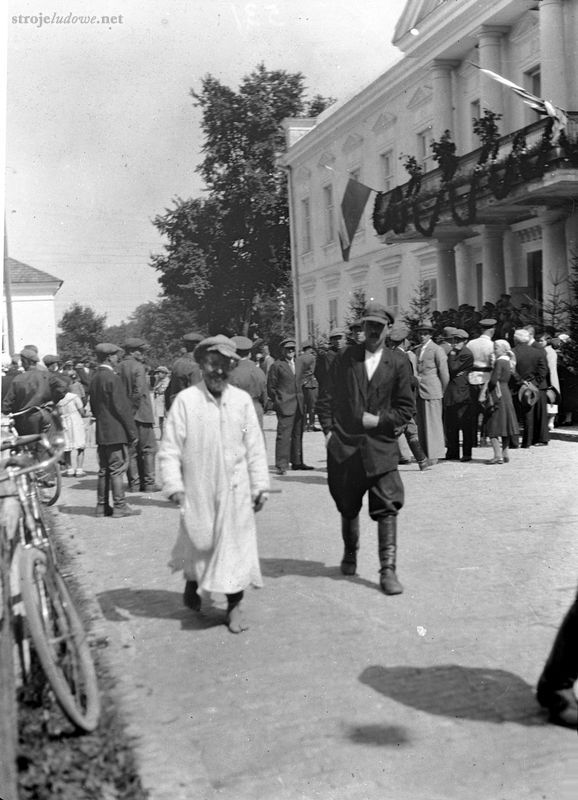 Na rynku w Zwierzyńcu, fot. NN, ze zbiorów Muzeum Zamojskiego