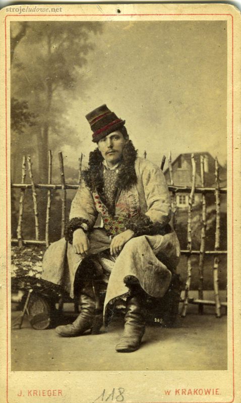 Mężczyzna w kożuchu, fot. I. Krieger, Archiwum Naukowe Państwowego Muzeum Etnograficznego w Warszawie