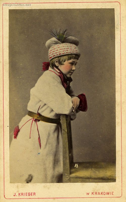 Chłopiec w magierce, fot. I. Krieger, Archiwum Naukowe Państwowego Muzeum Etnograficznego w Warszawie.