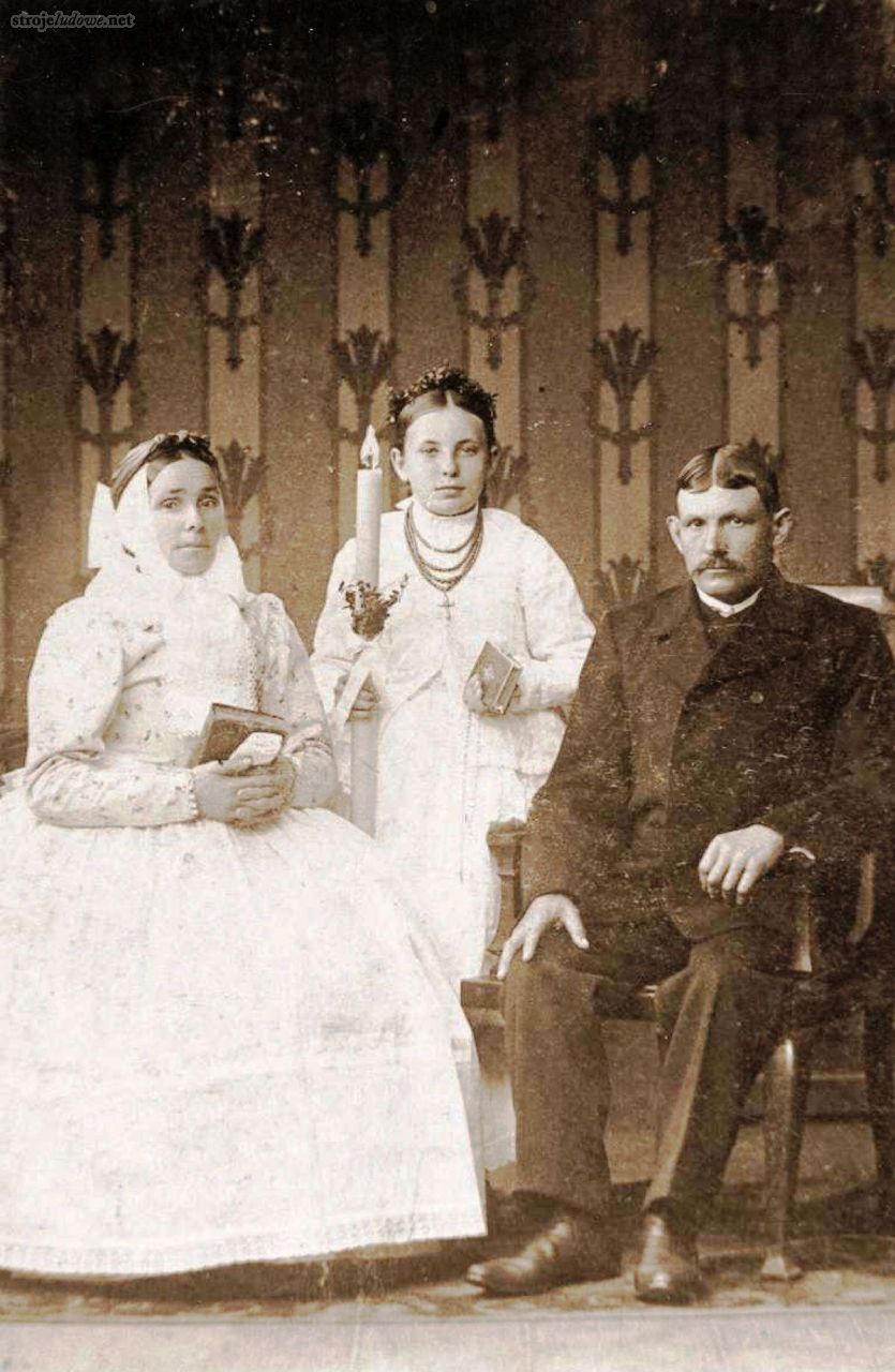 Magdalena z Czajków Leitgeber z mężem Antonim i córką Wandą, Górczyn ok. 1920 r.

Fotografię udostępniło Towarzystwo Bambrów Poznańskich