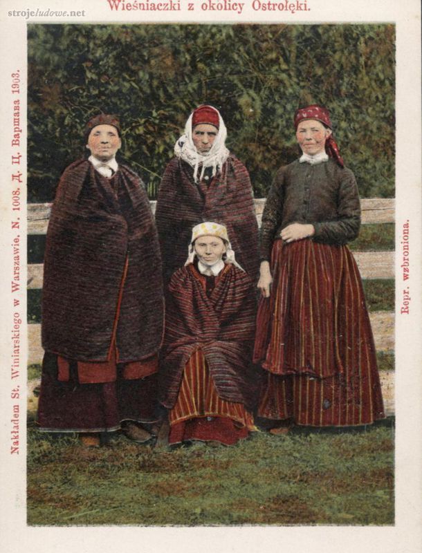 Wieśniaczki z okolic Ostrołęki, pocztówka, Nakładem Stanisława Winiarskiego w Warszawie, 1903 r., Muzeum Północno Mazowieckie w Łomży

Zapaski szyte z grubych samodziałów w spokojnych, stonowanych kolorach, zwykle czerwonych w drobne zielone, pomarańczowe, czarne i niebieskie prążki, pełniły rolę okrycia wierzchniego w okresie zimy i jesieni. Na letnie przeznaczano te same tkaniny co i na spódnice zwane <em>kitlami</em>. Wszystkie szyto z 3 płatów samodziału, każdy o szerokości warsztatowej (od 60 do 80 cm), po przymarszczeniu tkaninę wszywano w wąską oszewkę.
