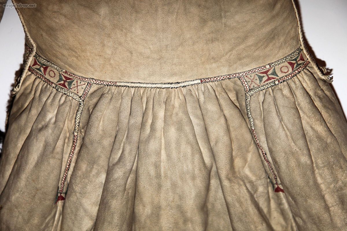 Tył kożucha kobiecego. Ze zbiorów Muzeum Zamojskiego, fot. H. Szkutnik