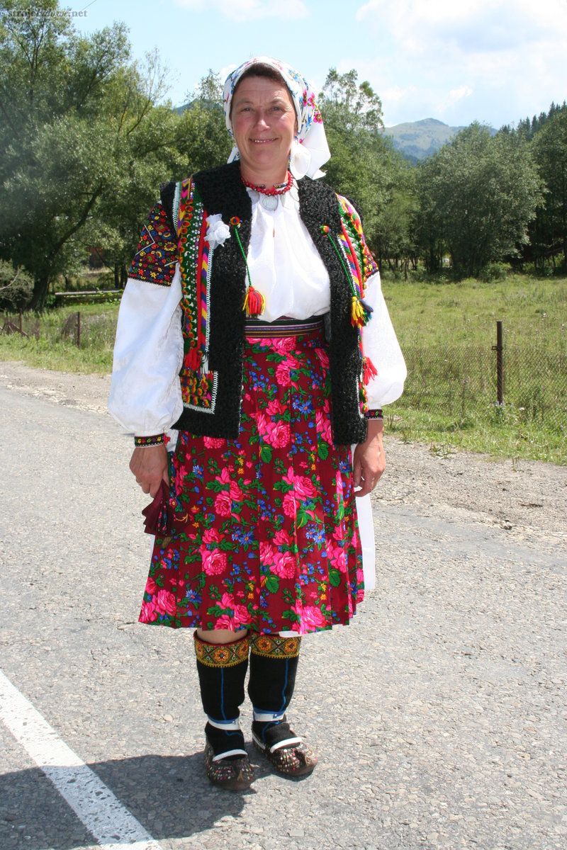 Mieszkanka Huculszczyzny w stroju tradycyjnym, 2010 r., Huculszczyzna, fot. A. Woźniak