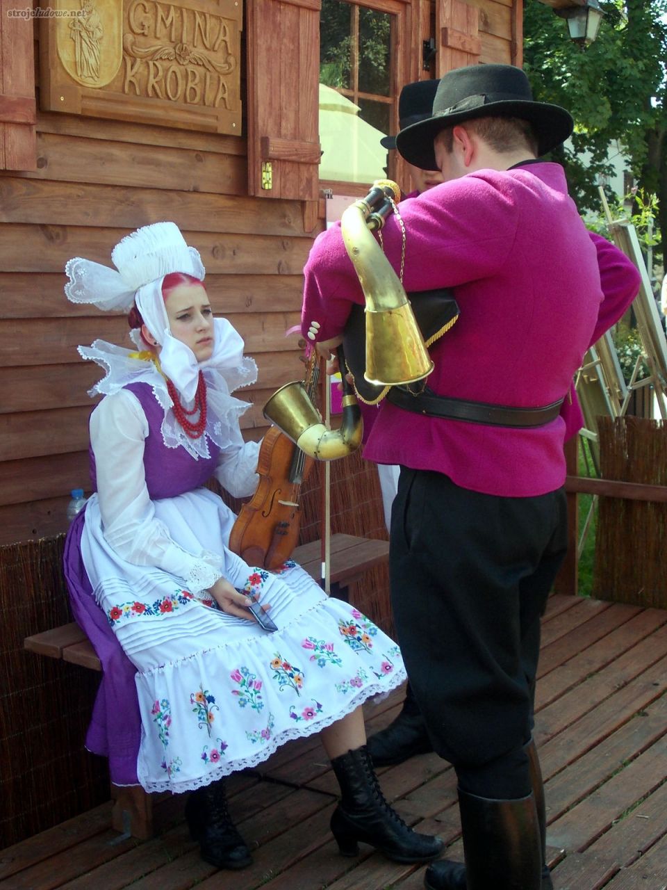 Biskupianie z Krobi w strojach. Ogólnopolski Festiwal Kapel i Śpiewaków Ludowych w Kazimierzu Dolnym, czerwiec 2014 r., fot. D. Kunecki