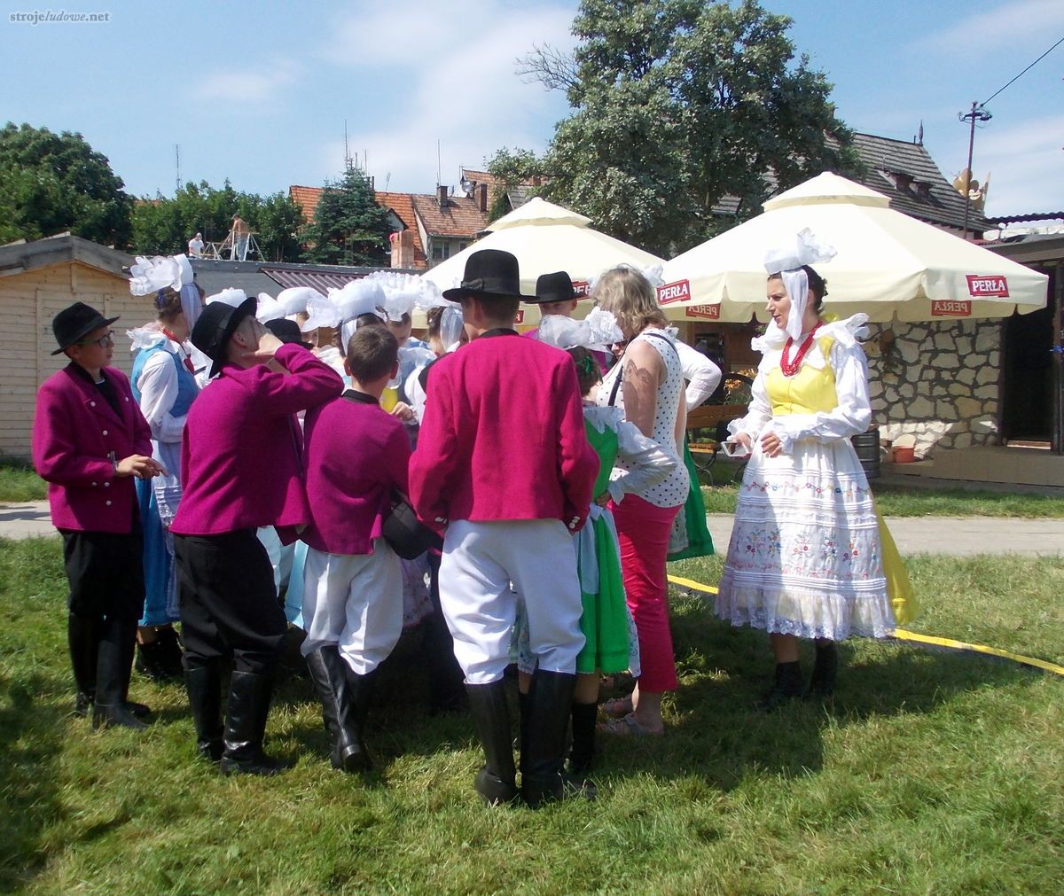 Biskupianie z Krobi w strojach. Ogólnopolski Festiwal Kapel i Śpiewaków Ludowych w Kazimierzu Dolnym, czerwiec 2014 r., fot. M. Kunecka