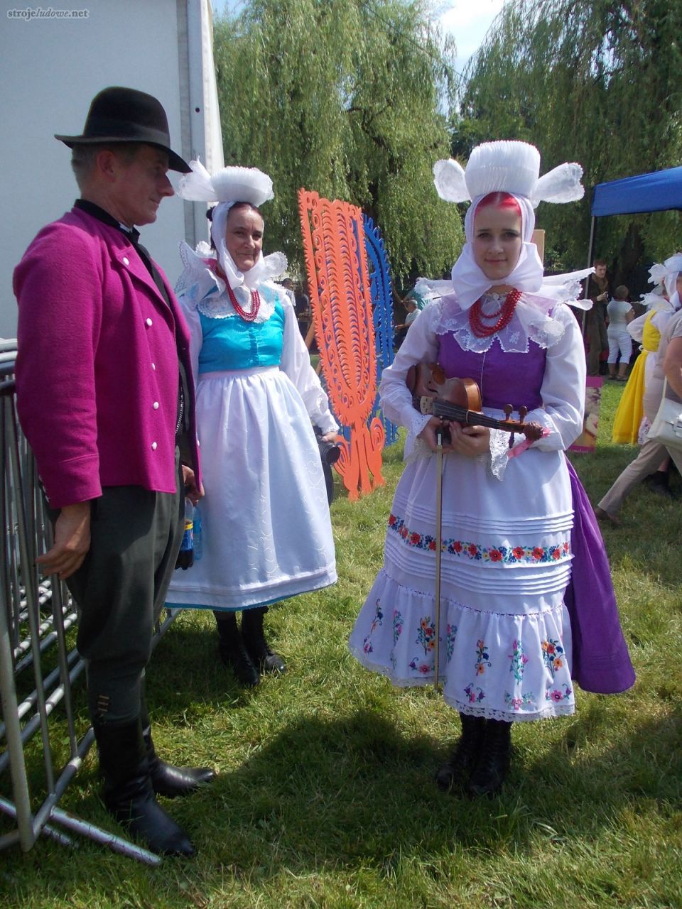 Biskupianie z Krobi w strojach. Ogólnopolski Festiwal Kapel i Śpiewaków Ludowych w Kazimierzu Dolnym, czerwiec 2014 r., fot. M. Kunecka