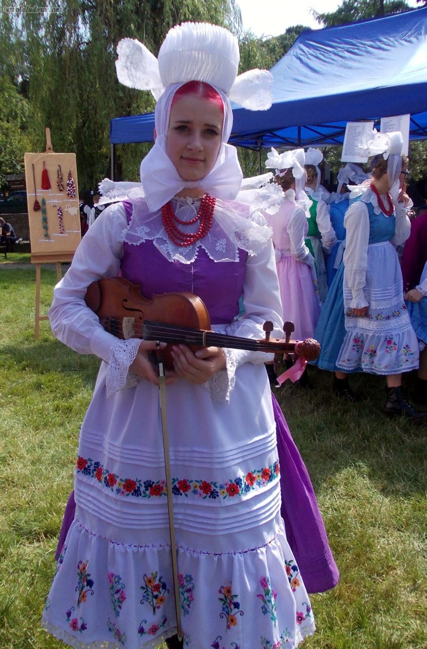 Biskupianka w stroju. Ogólnopolski Festiwal Kapel i Śpiewaków Ludowych w Kazimierzu Dolnym, czerwiec 2014 r., fot. D. Kunecki