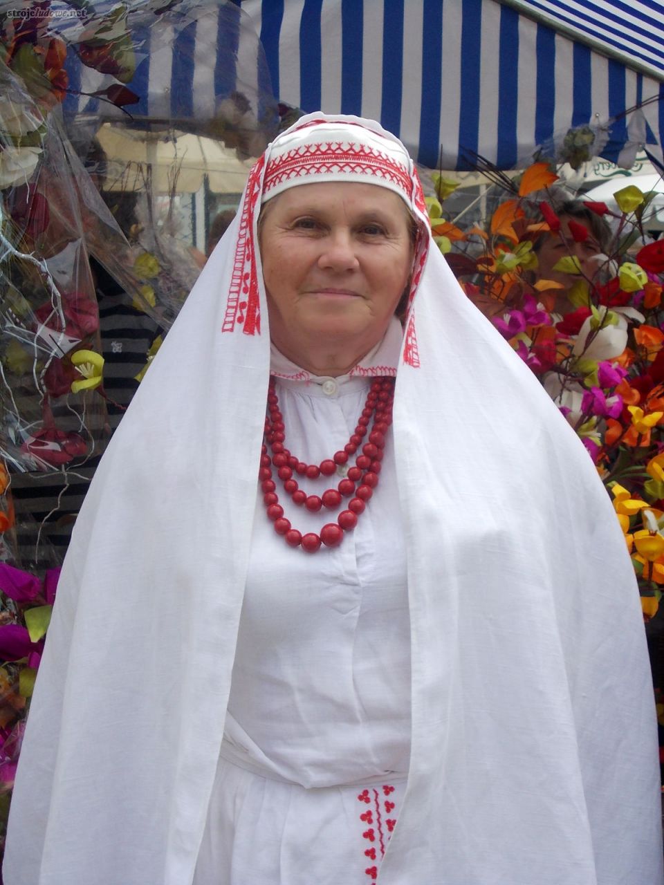 Członkini Zespołu Śpiewaczego z Rudy Solskiej k. Biłgoraja. Ogólnopolski Festiwal Kapel i Śpiewaków Ludowych w Kazimierzu Dolnym, czerwiec 2014 r., fot. M. Kunecka