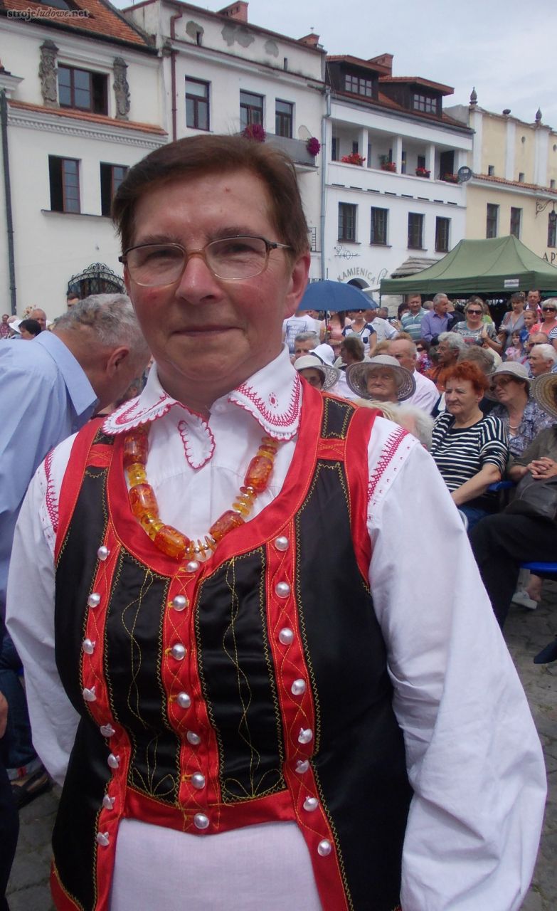 Kurpianka z Puszczy Zielonej w stroju. Ogólnopolski Festiwal Kapel i Śpiewaków Ludowych w Kazimierzu Dolnym, czerwiec 2014 r., fot. M. Kunecka