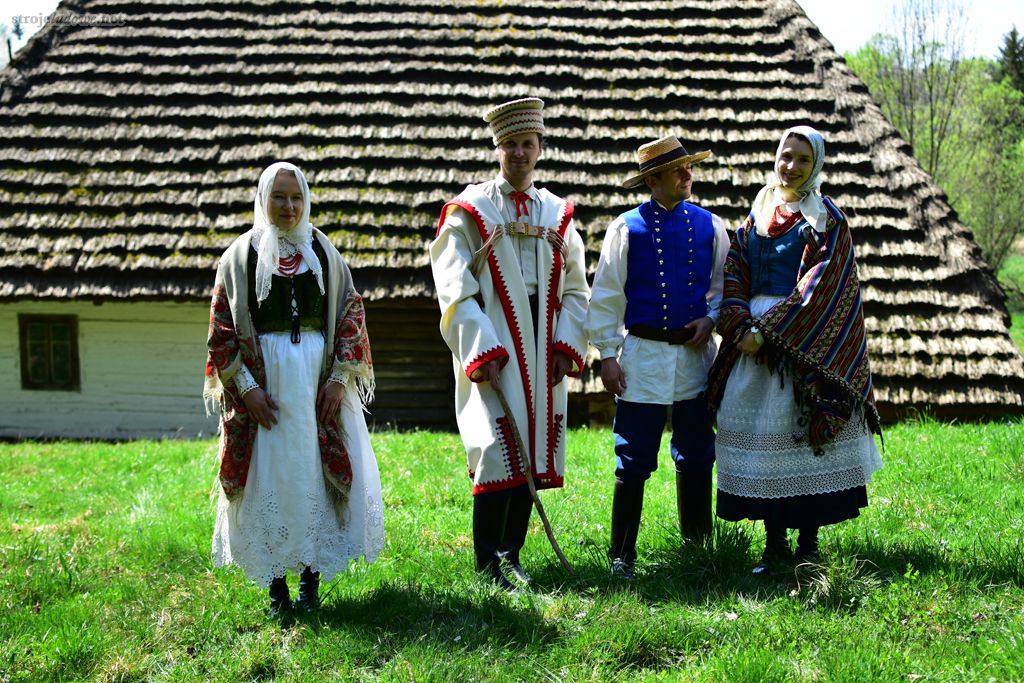 Stroje Pogórzan zachodnich i wschodnich, ze zbiorów Muzeum Etnograficznego w Rzeszowie, fot. Grzegorz Stec