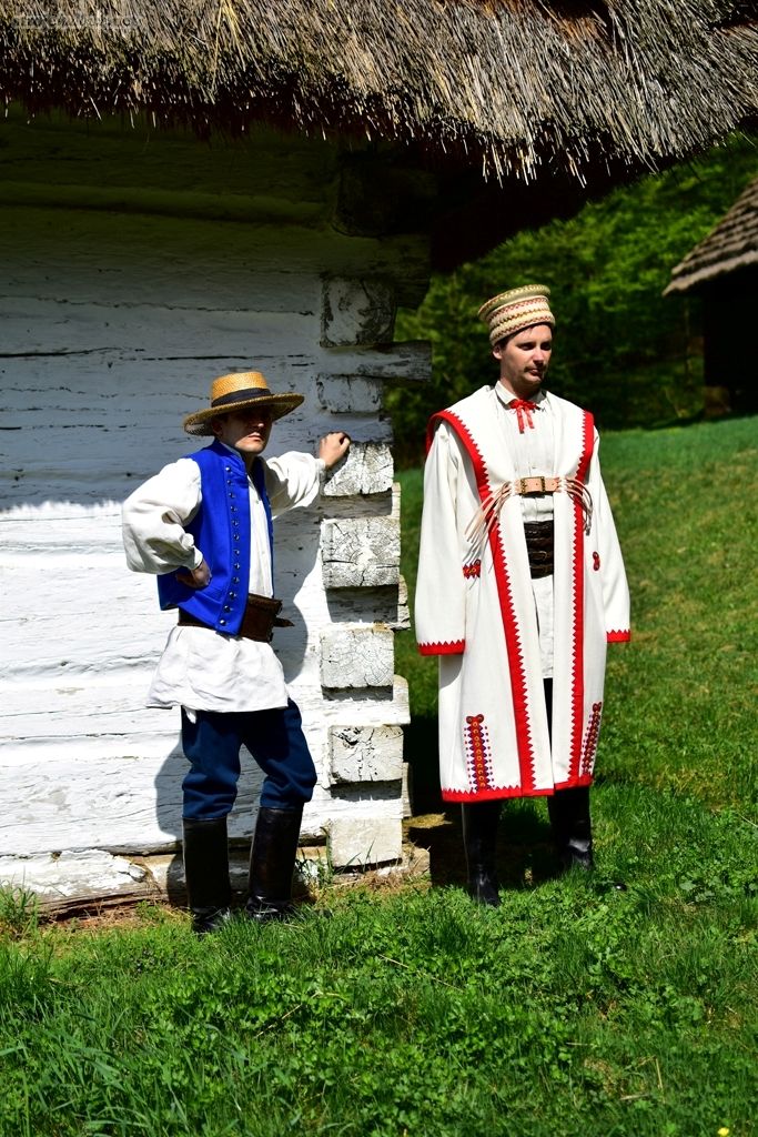 Stroje Pogórzan zachodnich i wschodnich, ze zbiorów Muzeum Etnograficznego w Rzeszowie, fot. Grzegorz Stec