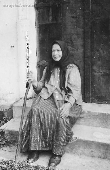 Kobieta w kaftanie (wizytce), ok. 1920 r., ze zbiorów Stowarzyszenia Przyjaciół Kultury „PERSIINA” w Kobylance.

Kaftany były raczej elementem stroju kobiet starszych. Wizytki noszono w okresie letnim. Były one luźne, niedopasowane do figury, szyto je z różnorodnych tkanin wełnianych i bawełnianych. 