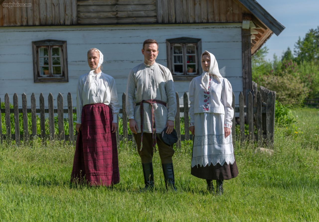 Stroje z okolic Bielska Podlaskiego i Hajnówki, aranżacja na modelach, eksponaty ze zbiorów Podlaskiego Muzeum Kultury Ludowej w Wasilkowie, fot. A. Gaweł