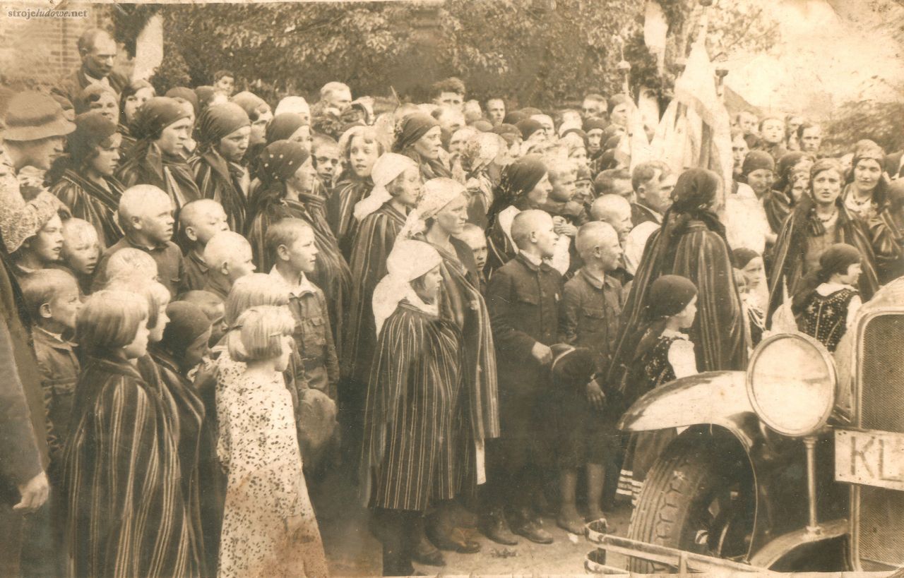 Wizytacja biskupa T. Kubiny w Zawadzie, 1935 r. Fot. NN, ze zbiorów prywatne Kazimierza Musiała.