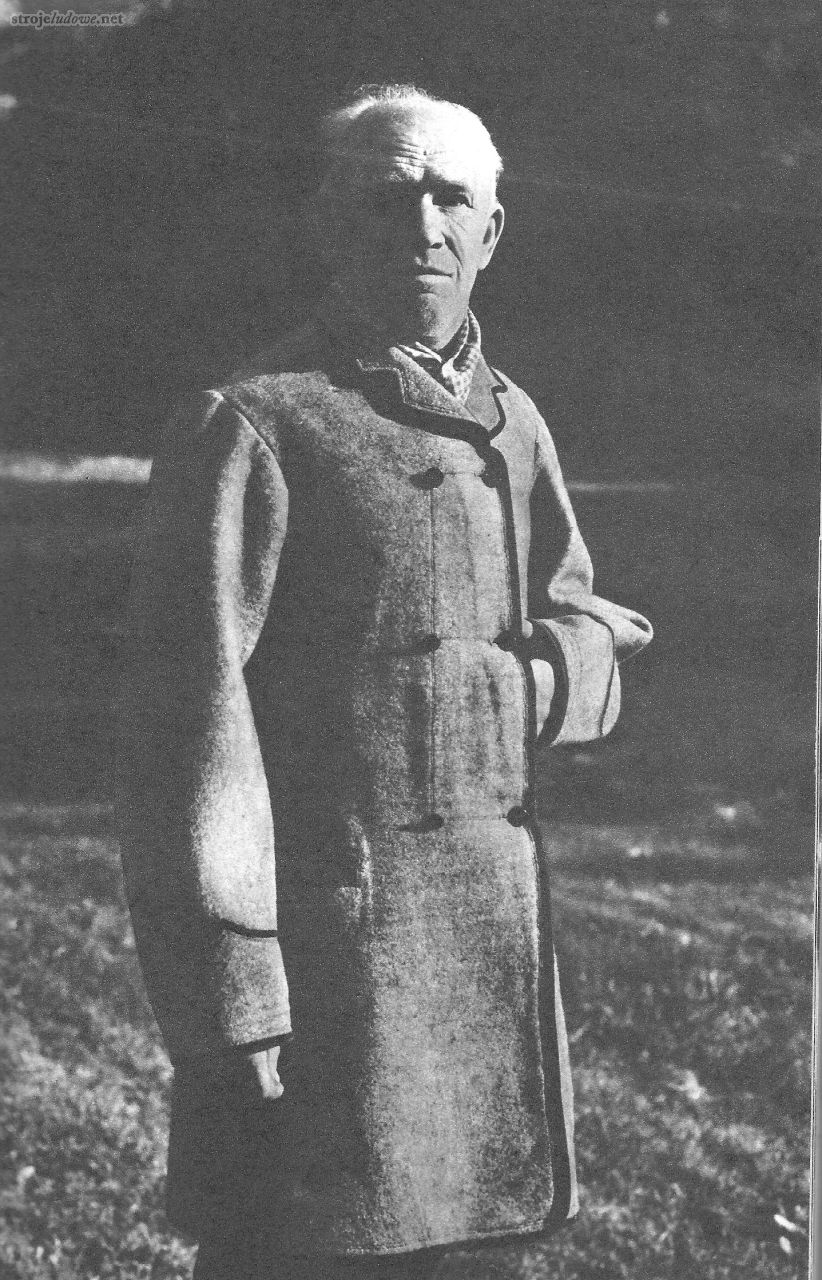 Mężczyzna w sukmanie (siermiędze). Za: Grigienĕ J., (red.) Lietuvų liaudies menes. Drabužiai, Wilno 1974.