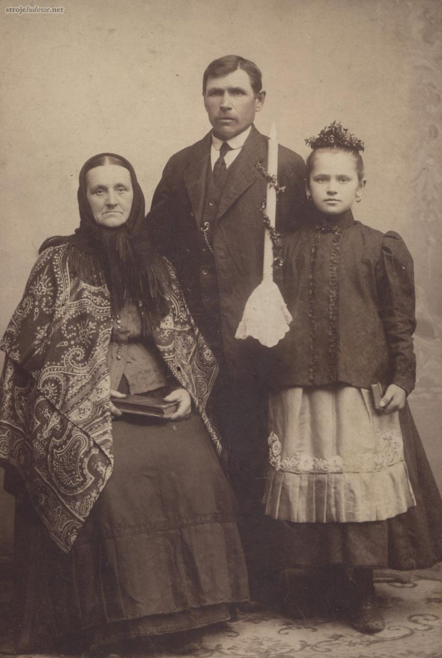 Pamiątka I komunii św., lata 20. XX w., fot. Fototeka Śląska (Muzeum Wsi Opolskiej).