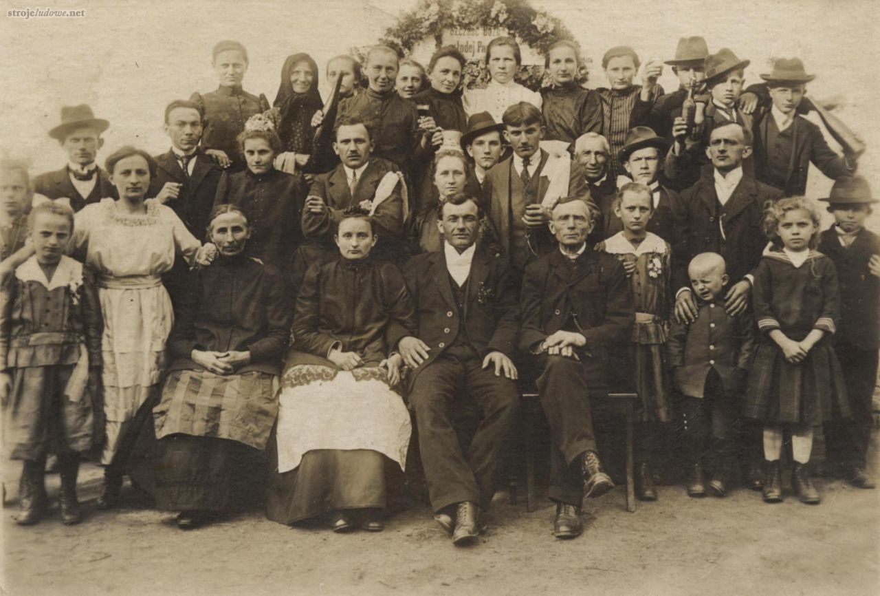 Fotografia weselna, 1920 r. fot. Fototeka Śląska (Muzeum Wsi Opolskiej).