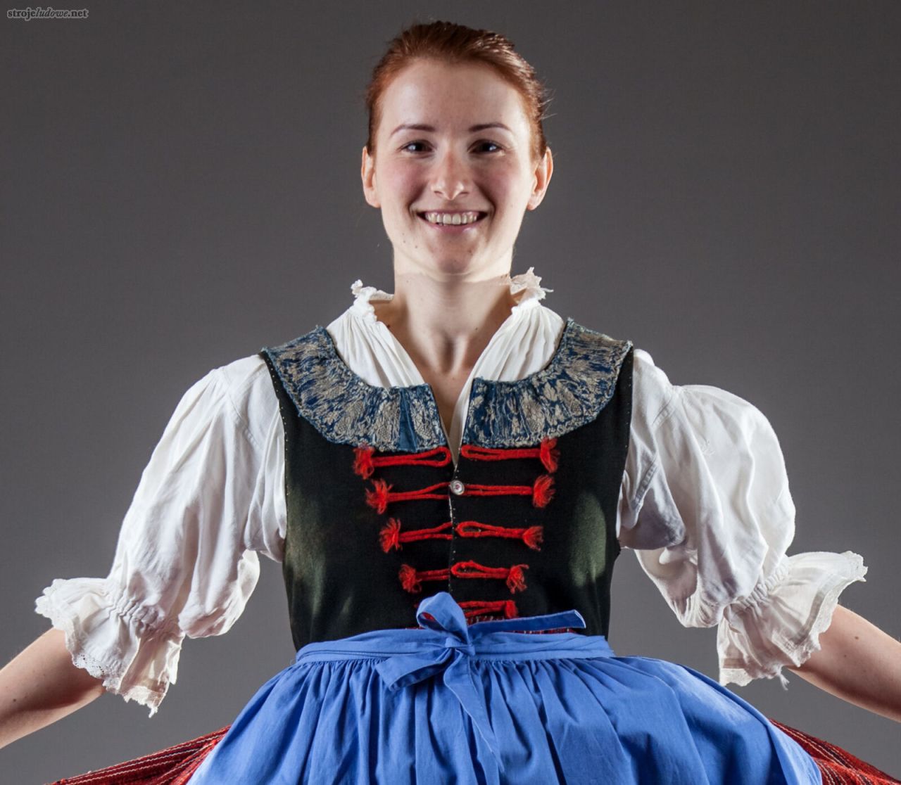 Stanik (oplecek) buroka, początek XX&nbsp;w., ze&nbsp;zbiorów Muzeum Wsi Opolskiej.
Uszyty z&nbsp;sukna na&nbsp;płóciennej podszewce. Z&nbsp;przodu zdobiony szamerunkiem z&nbsp;czerwonego sznurka i&nbsp;zapinany na&nbsp;guziki. Dekolt oplecka obszyty jest zmarszczoną taśmą z&nbsp;niebieskiego jedwabnego żakardu. Pod suknią biała bluzeczka – kabotek.
