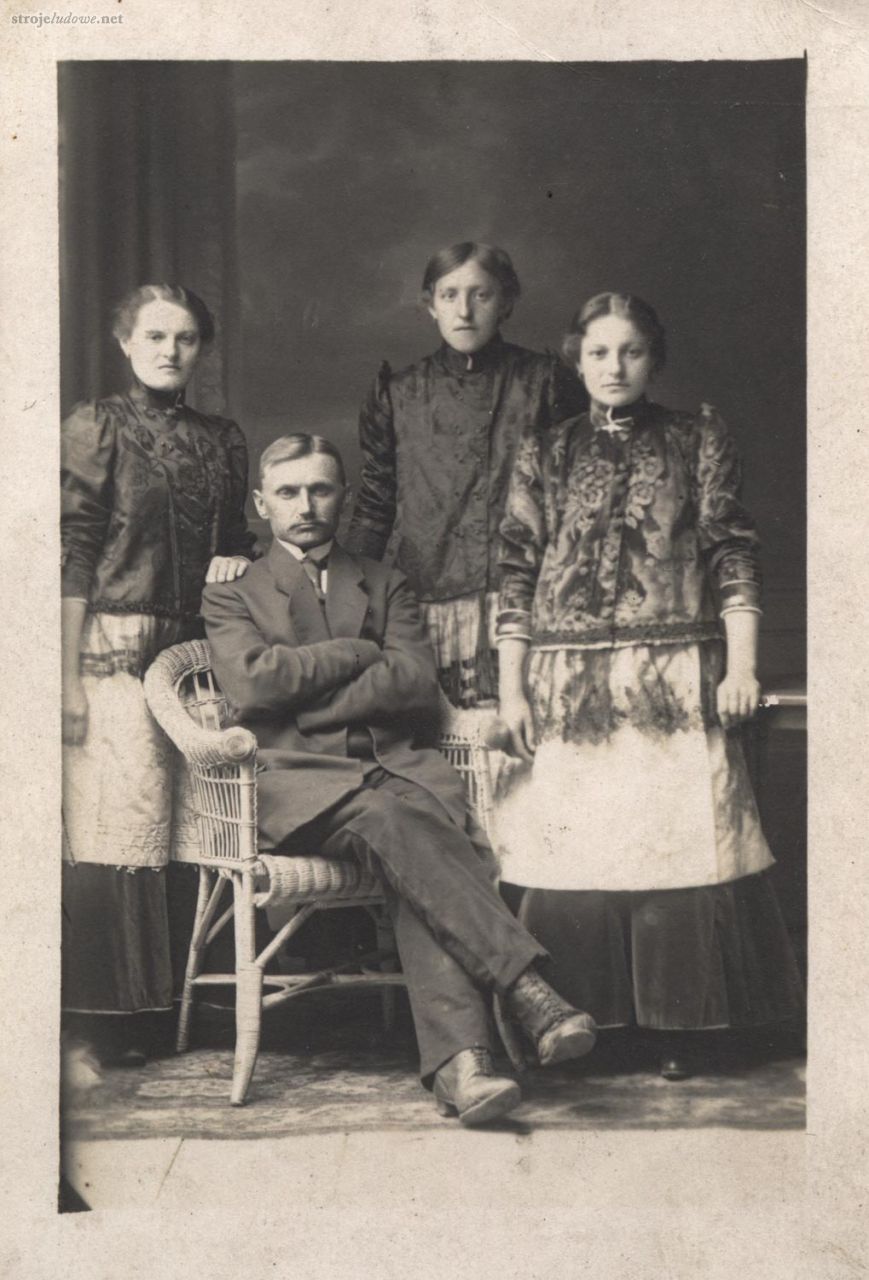 Portret rodzeństwa, 1910 r., fot. Fototeka Śląska (Muzeum Wsi Opolskiej).